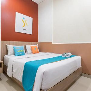 Sans Hotel Rajawali Surabaya